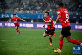 开云体育登录-长春亚泰赢球气氛浓厚，球员士气高昂备战(国足有日本队强吗)