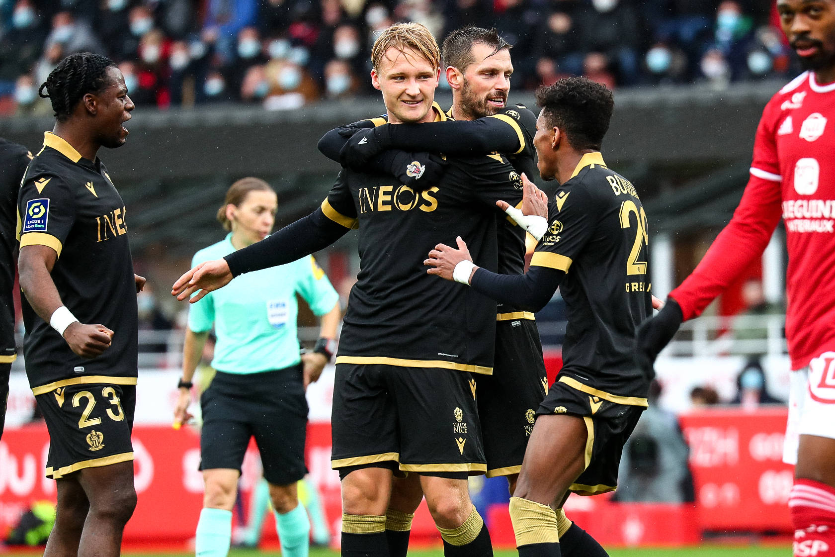 惊喜不断！黑马篮球队异军突起()  第2张